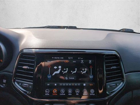 Used 2021 Jeep Grand Cherokee Laredo X AWD/4WD image 14