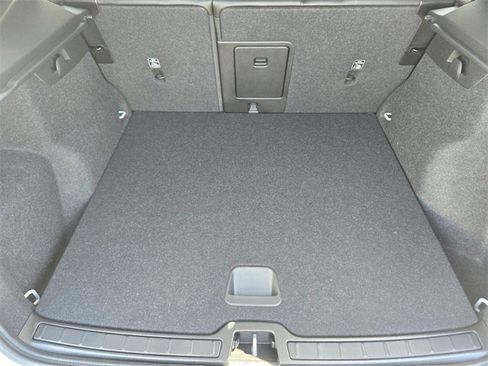 Certified 2025 Volvo XC40 B5 Core w/ Protection Package Premier image 34