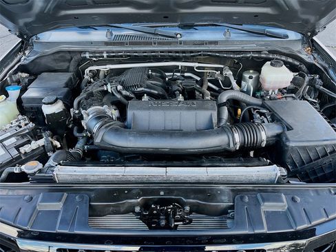 Used 2020 Nissan Frontier SV w/ Midnight Edition Floor Mats image 28