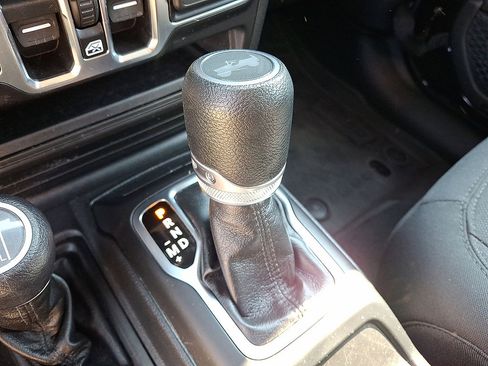 Used 2022 Jeep Wrangler Unlimited Sport AWD/4WD image 18