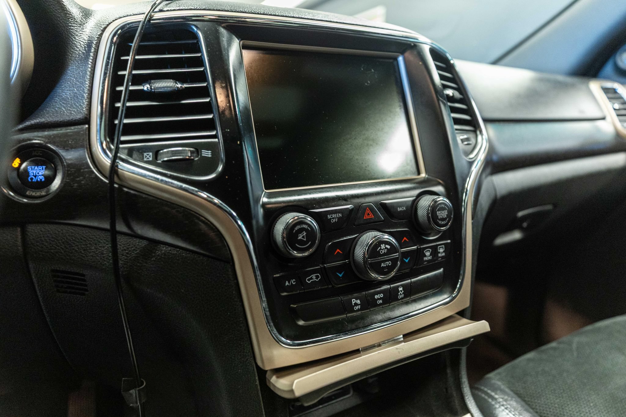 Used 2015 Jeep Grand Cherokee Altitude AWD/4WD image 11