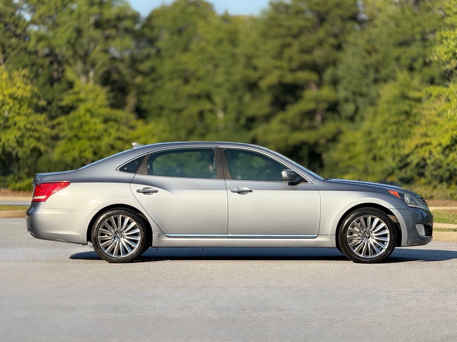 Used 2014 Hyundai Equus Signature RWD image 12