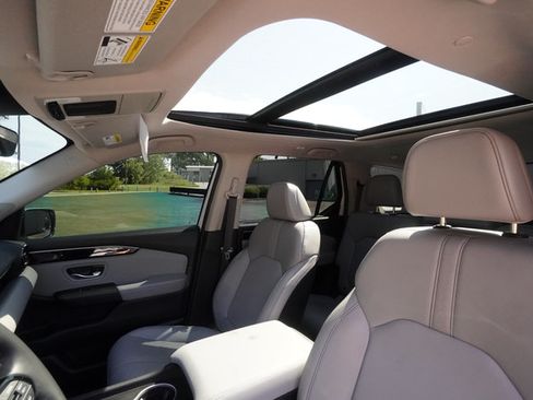 Used 2025 Honda Pilot Touring image 21