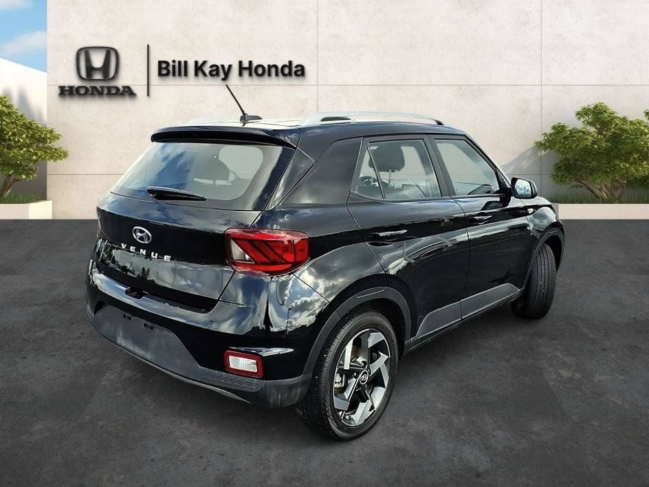 Used 2026 Hyundai Venue SEL FWD image 3