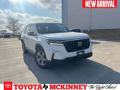 Used 2023 Honda Pilot LX image 1