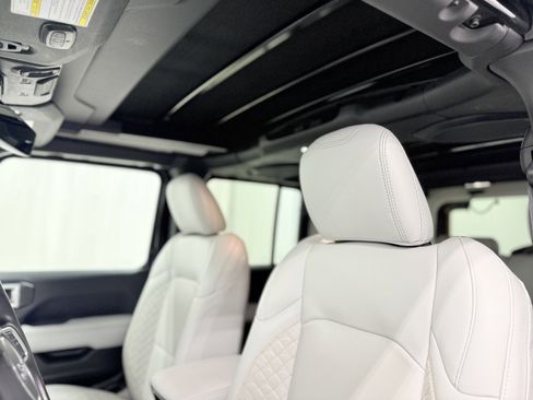 Used 2022 Jeep Wrangler Unlimited Sahara image 15