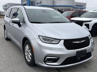 Used 2023 Chrysler Pacifica Touring-L video 2