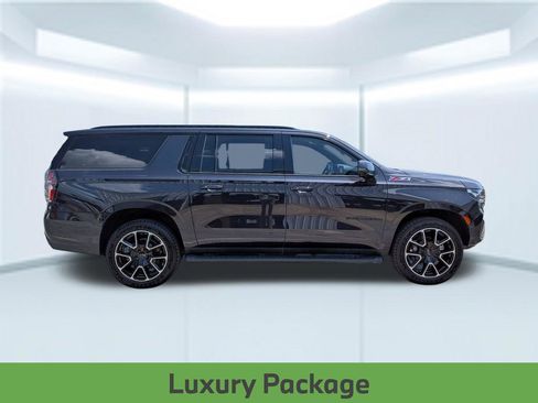 Used 2022 Chevrolet Suburban Z71 w/ Luxury Package AWD/4WD image 8