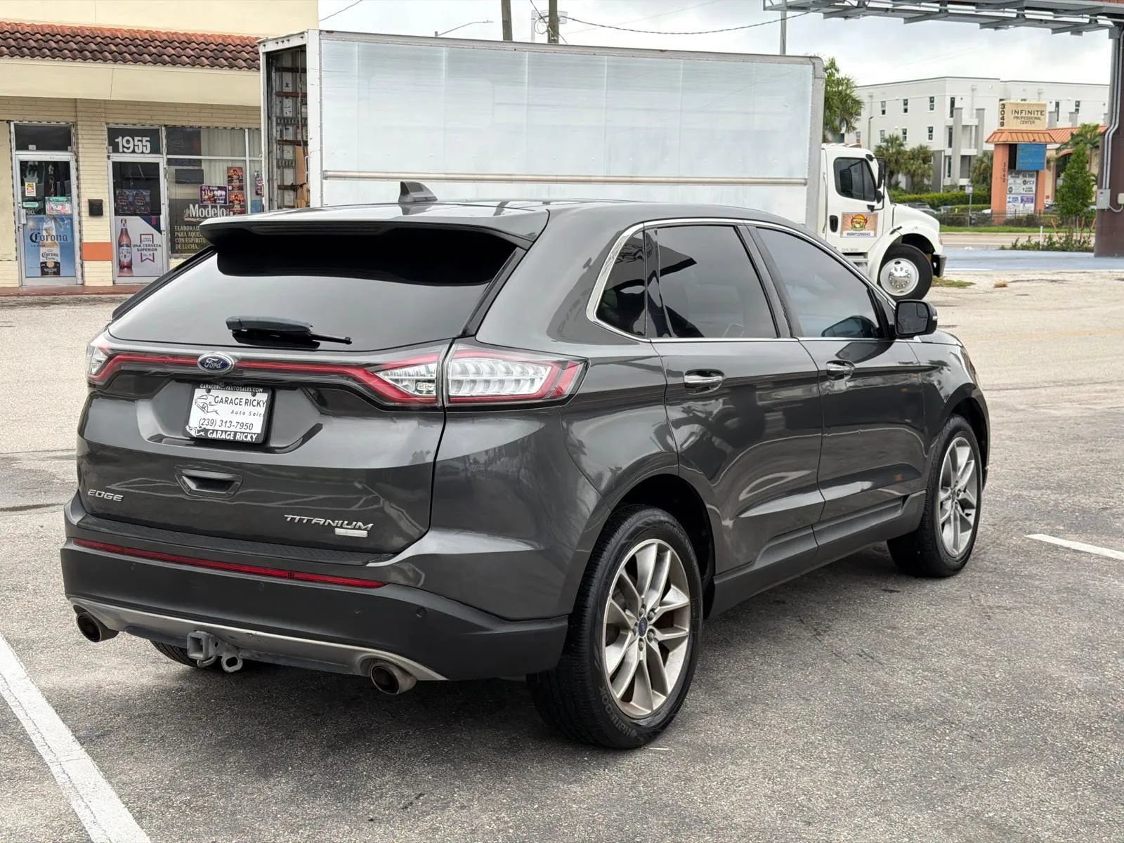 Used 2018 Ford Edge Titanium w/ Technology Package FWD image 5