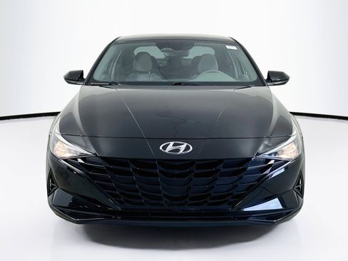 Used 2023 Hyundai Elantra SEL w/ Cargo Package FWD image 2