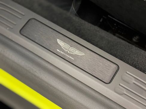 Used 2025 Aston Martin V8 Vantage Coupe image 38