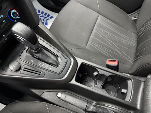 Used 2018 Ford Focus SE w/ SE Appearance Package image 19