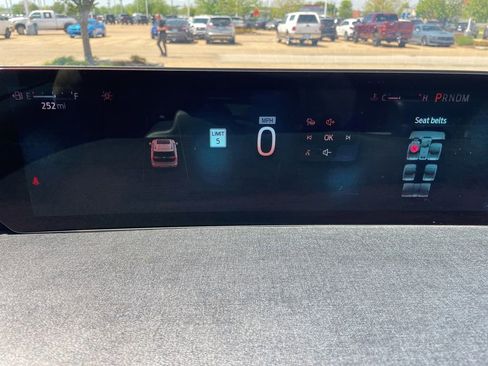 Used 2025 Ford Expedition Active AWD/4WD image 31