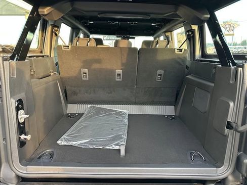 New 2025 Ford Bronco 4-Door image 27