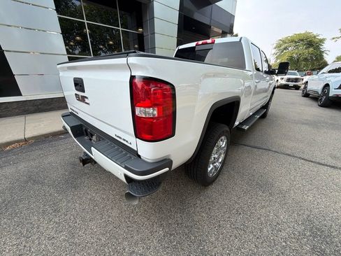 Used 2019 GMC Sierra 2500 Denali w/ Duramax Plus Package AWD/4WD image 6