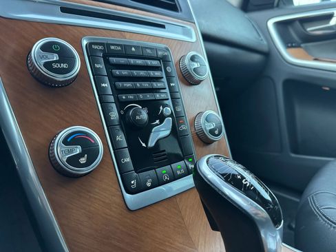 Used 2017 Volvo XC60 T6 Inscription w/ Climate Package image 23