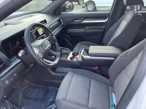 Used 2025 GMC Terrain Elevation image 5