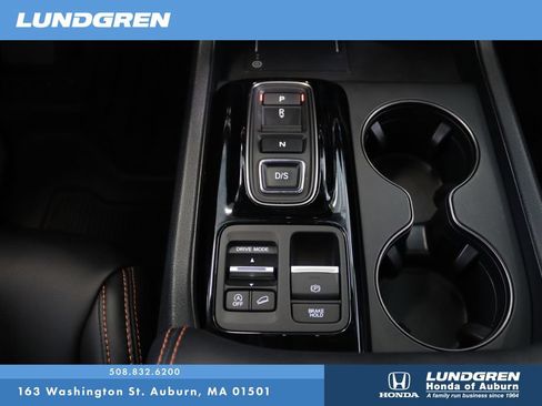 Used 2025 Honda Pilot TrailSport image 28