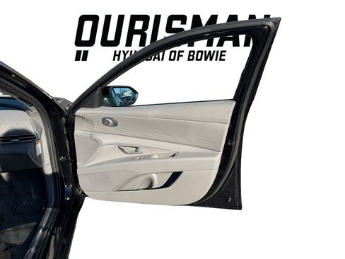 Certified 2025 Hyundai Elantra SEL image 16