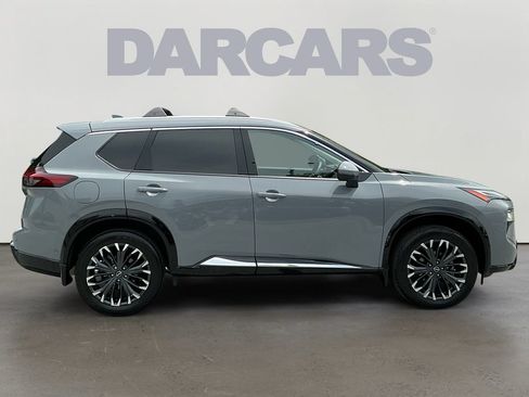 Used 2025 Nissan Rogue Platinum FWD image 8