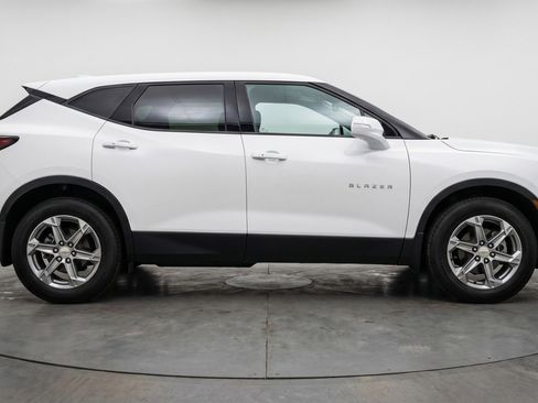 Used 2025 Chevrolet Blazer LT FWD image 11