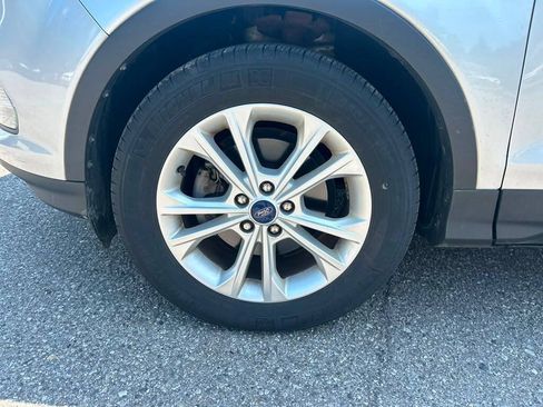 Used 2017 Ford Escape SE FWD image 9
