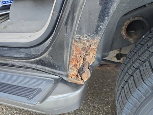 Used 2004 Toyota Sequoia SR5 image 9