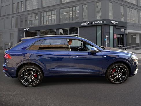 Used 2021 Audi Q8 Prestige AWD/4WD image 2