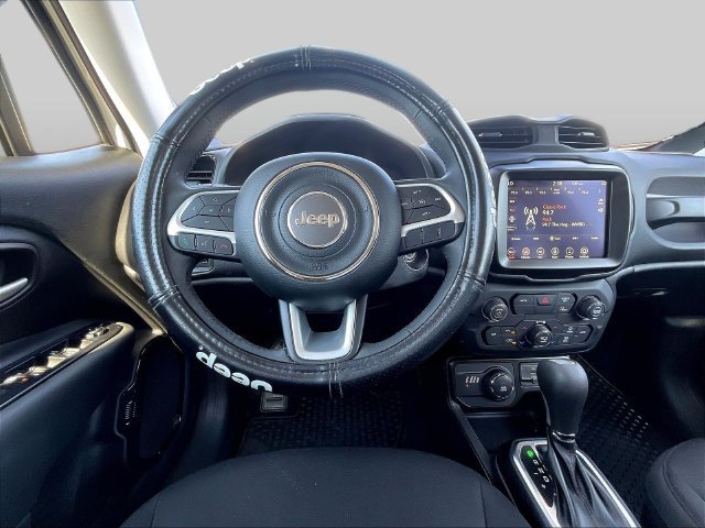 Used 2023 Jeep Renegade Altitude AWD/4WD image 10