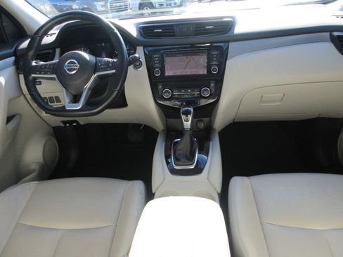 Used 2020 Nissan Rogue Sport SL image 17