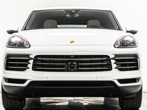Used 2023 Porsche Cayenne AWD/4WD image 4