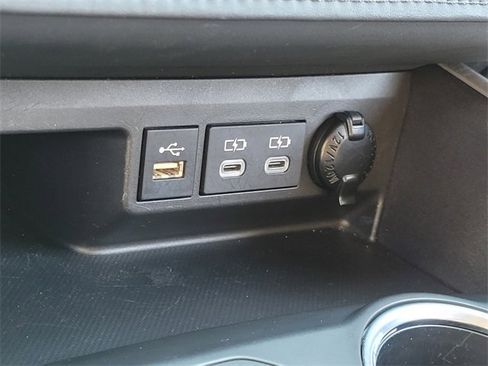 Used 2023 Toyota Highlander LE image 29