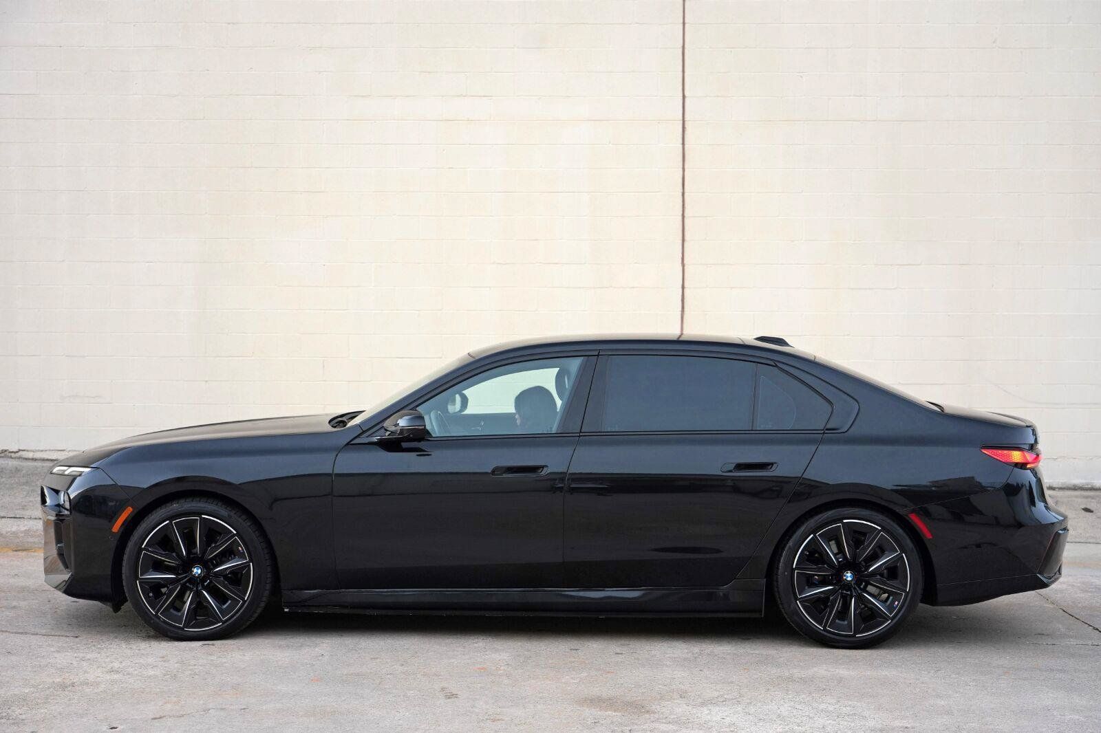 Used 2024 BMW i7 xDrive60 AWD/4WD image 59
