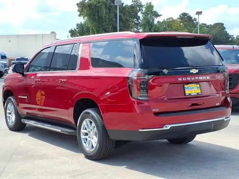 Used 2026 Chevrolet Suburban LT RWD image 7