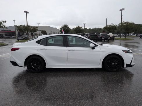 Used 2025 Toyota Camry SE FWD image 3