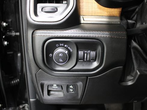 Used 2019 RAM 1500 Limited AWD/4WD image 9