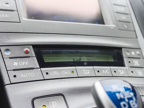 Used 2015 Toyota Prius Four image 30