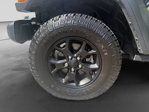 Used 2022 Jeep Wrangler Sport AWD/4WD image 9