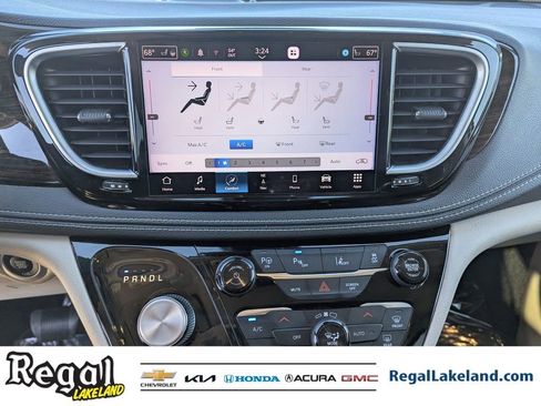 Used 2022 Chrysler Pacifica Limited image 20