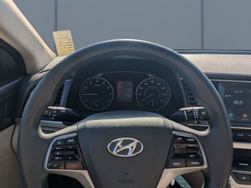 Used 2017 Hyundai Elantra SE FWD image 26