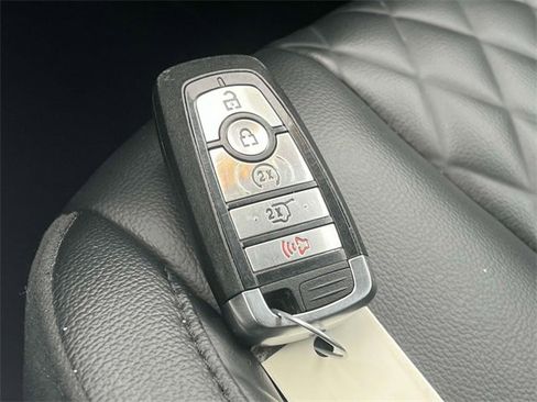 Used 2024 Ford Edge Titanium image 40