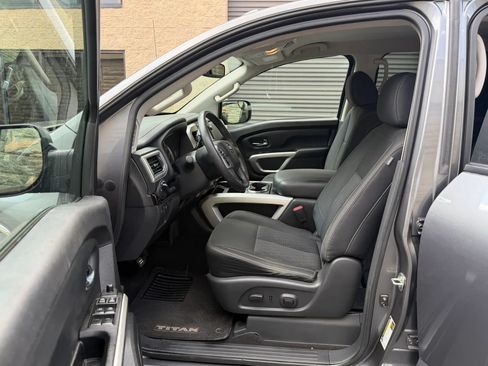 Used 2017 Nissan Titan SV AWD/4WD image 21