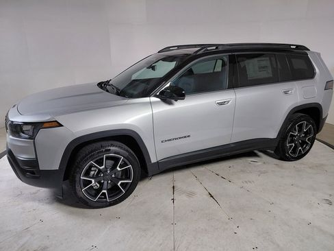 New 2026 Jeep Cherokee Overland w/ Trailer Tow Group AWD/4WD image 3