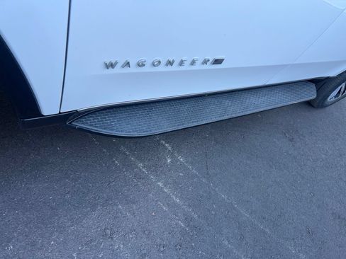 Used 2024 Jeep Wagoneer Series II w/ Flexible Seating Group AWD/4WD image 15