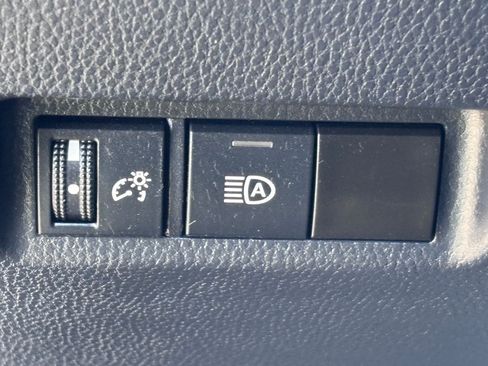 Used 2022 Toyota RAV4 LE FWD image 22