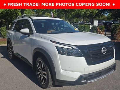 Certified 2025 Nissan Pathfinder Platinum w/ Lighting Package (N92)