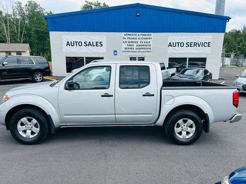 Used 2012 Nissan Frontier SV AWD/4WD image 2