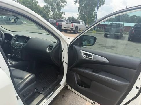 Used 2018 Nissan Pathfinder SL AWD/4WD image 11