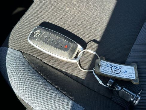 Used 2025 Nissan Versa SV image 21