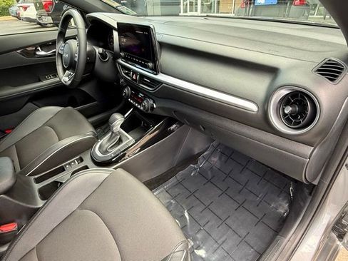 Used 2024 Kia Forte GT-Line w/ GT-Line Premium Package image 17